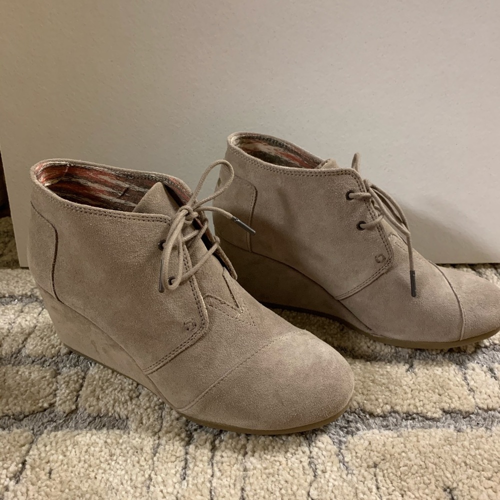 Toms wedges